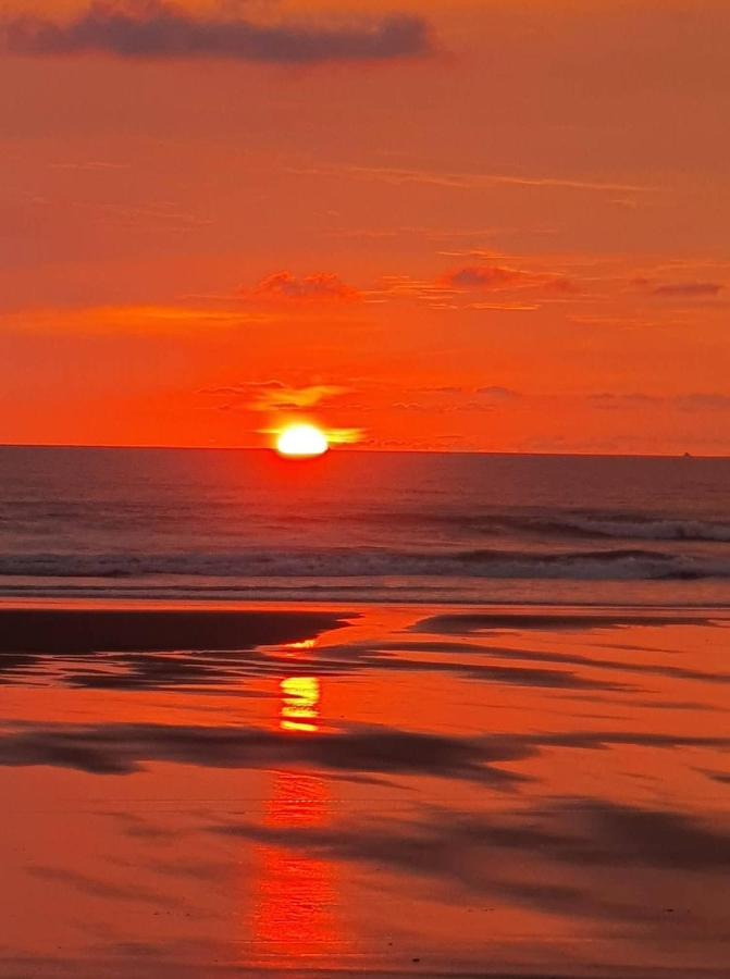 Love Temple Beach Resort Arambol Bagian luar foto