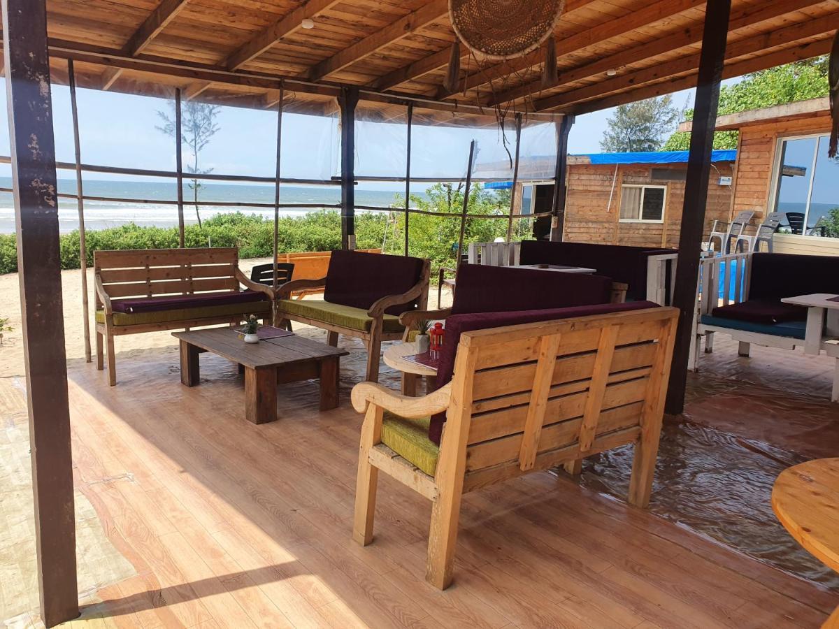 Love Temple Beach Resort Arambol Bagian luar foto