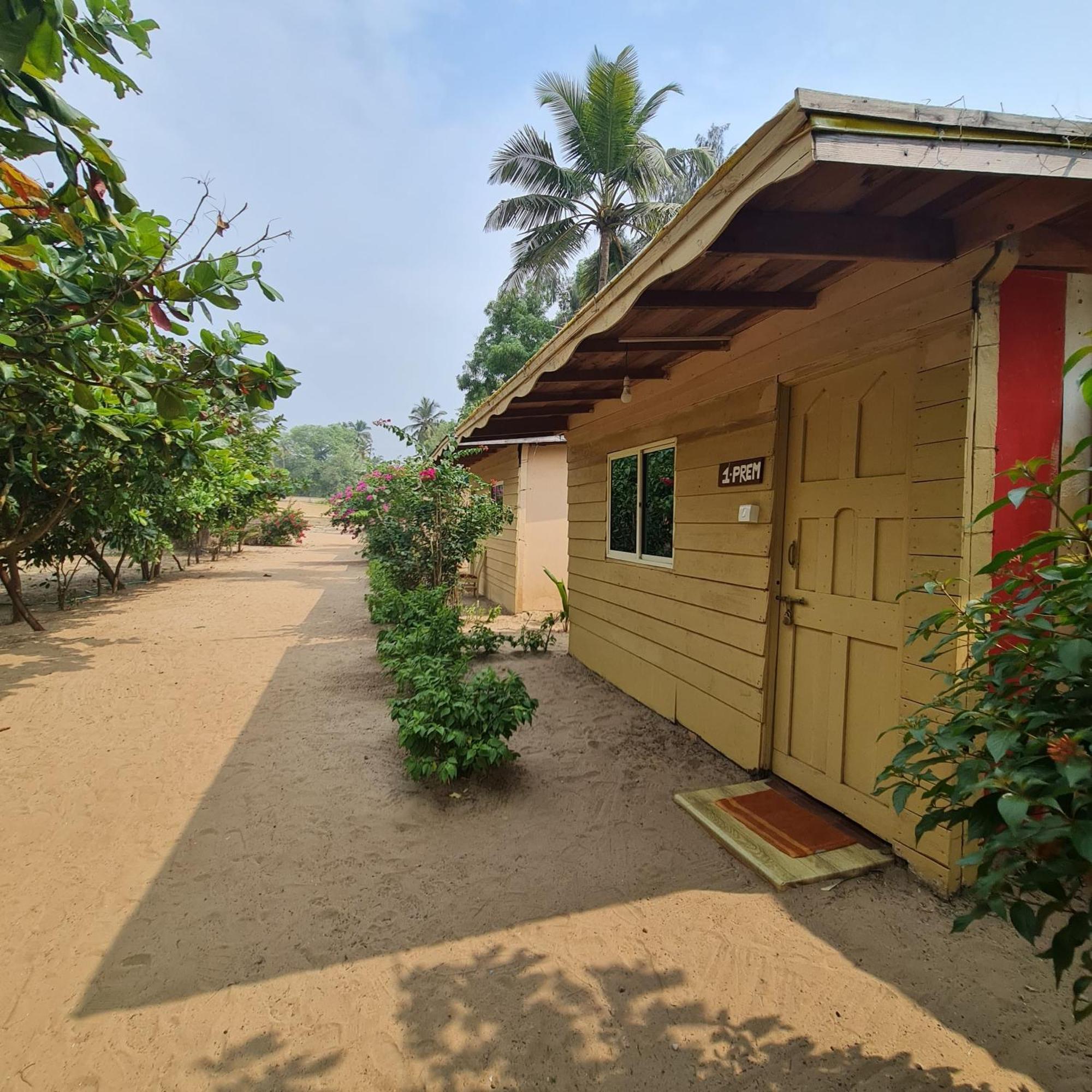 Love Temple Beach Resort Arambol Bagian luar foto
